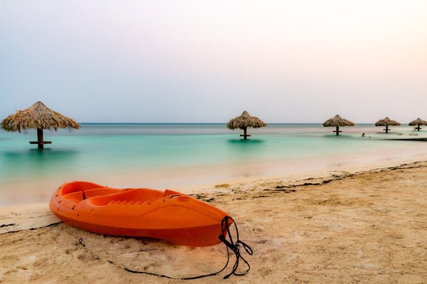 Parasol déporté inclinable professionnel : style et protection garanties